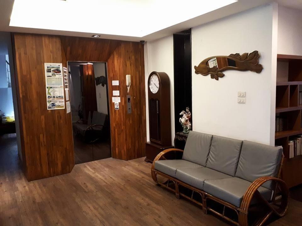 At One Inn Hualampong Bangkok Exterior foto
